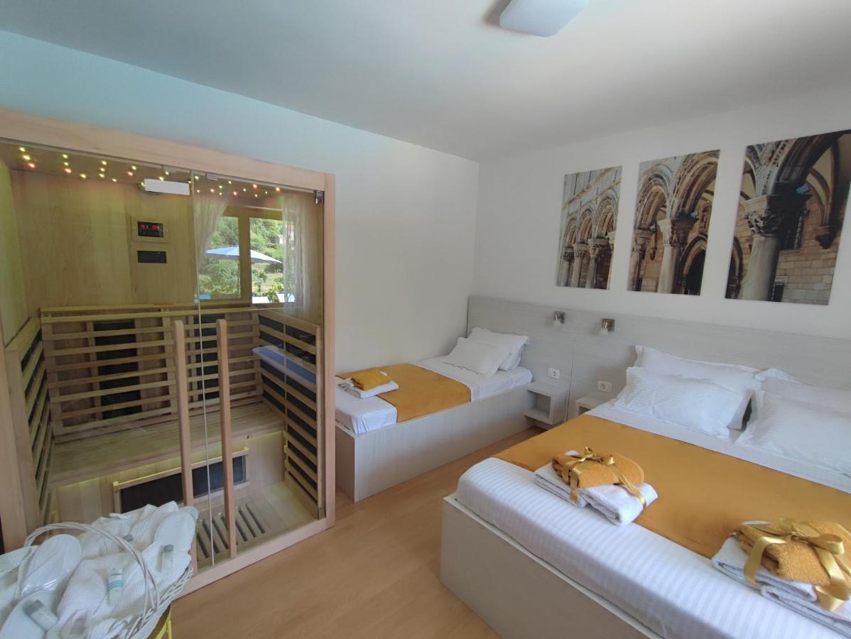 Villa Ivona With Swimming Pool And Jacuzzi Oslje Екстериор снимка