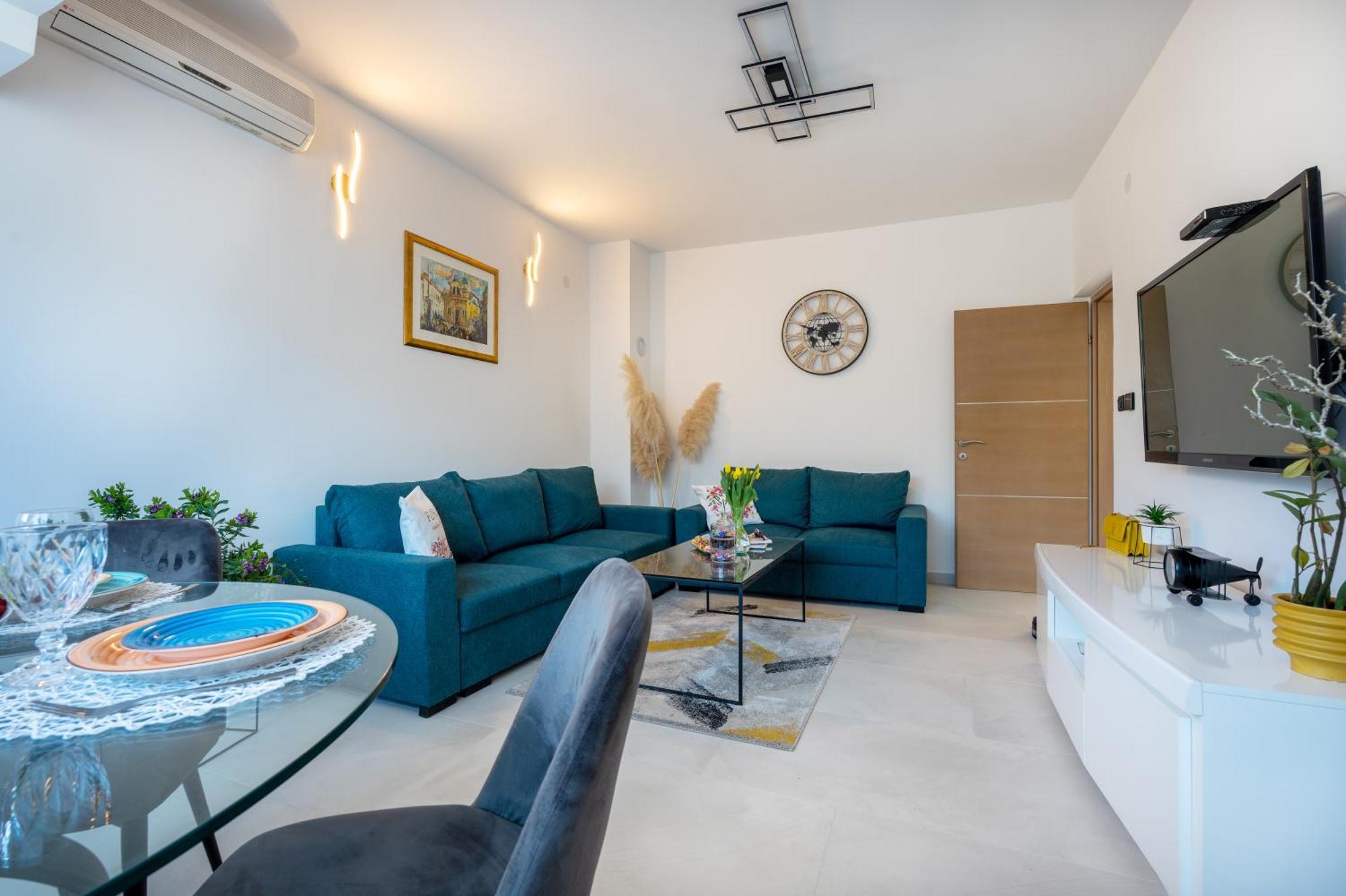 Villa Ivona With Swimming Pool And Jacuzzi Oslje Екстериор снимка