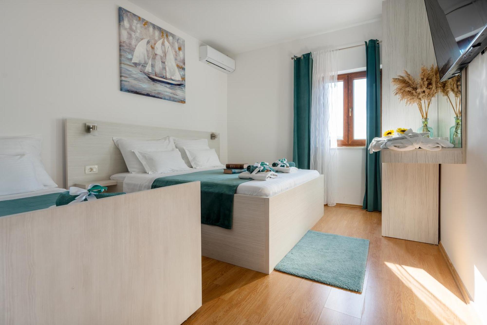 Villa Ivona With Swimming Pool And Jacuzzi Oslje Екстериор снимка