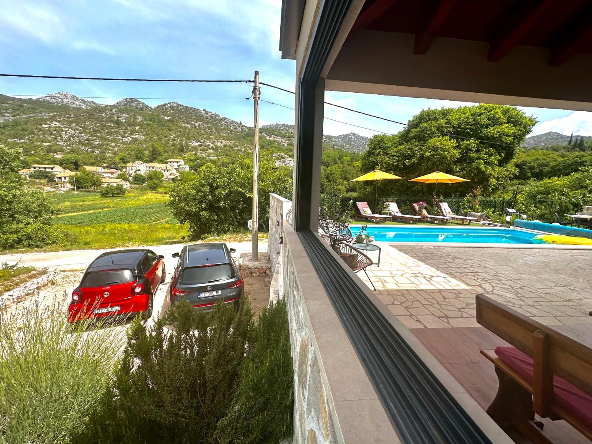 Villa Ivona With Swimming Pool And Jacuzzi Oslje Екстериор снимка