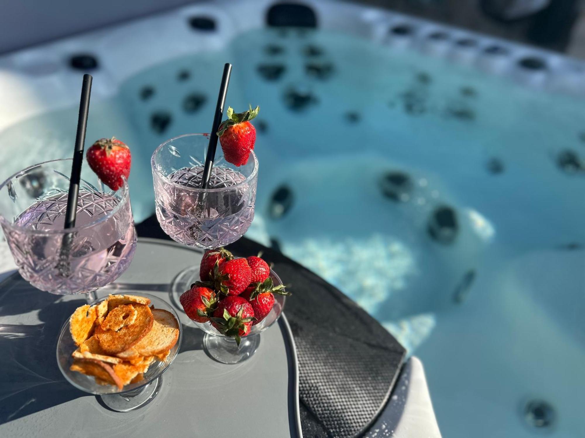 Villa Ivona With Swimming Pool And Jacuzzi Oslje Екстериор снимка