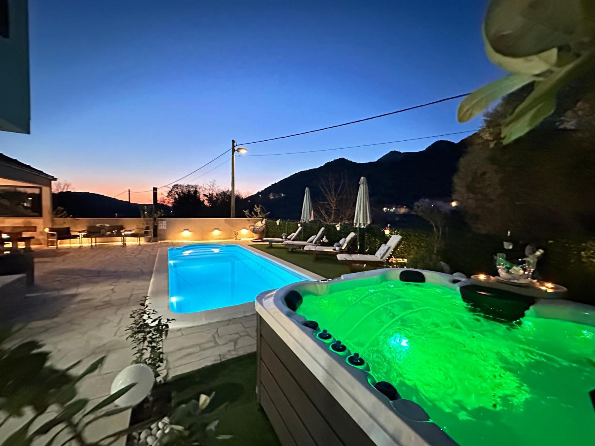 Villa Ivona With Swimming Pool And Jacuzzi Oslje Екстериор снимка