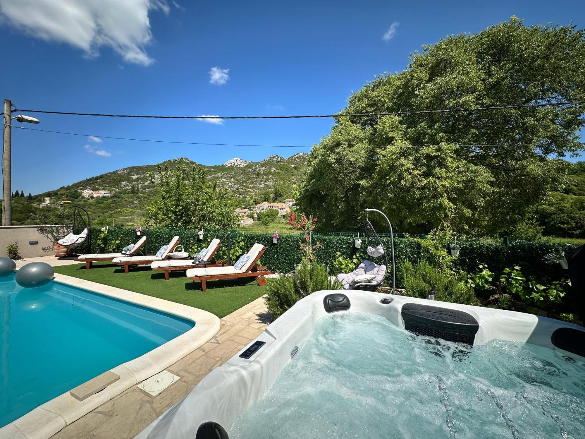 Villa Ivona With Swimming Pool And Jacuzzi Oslje Екстериор снимка